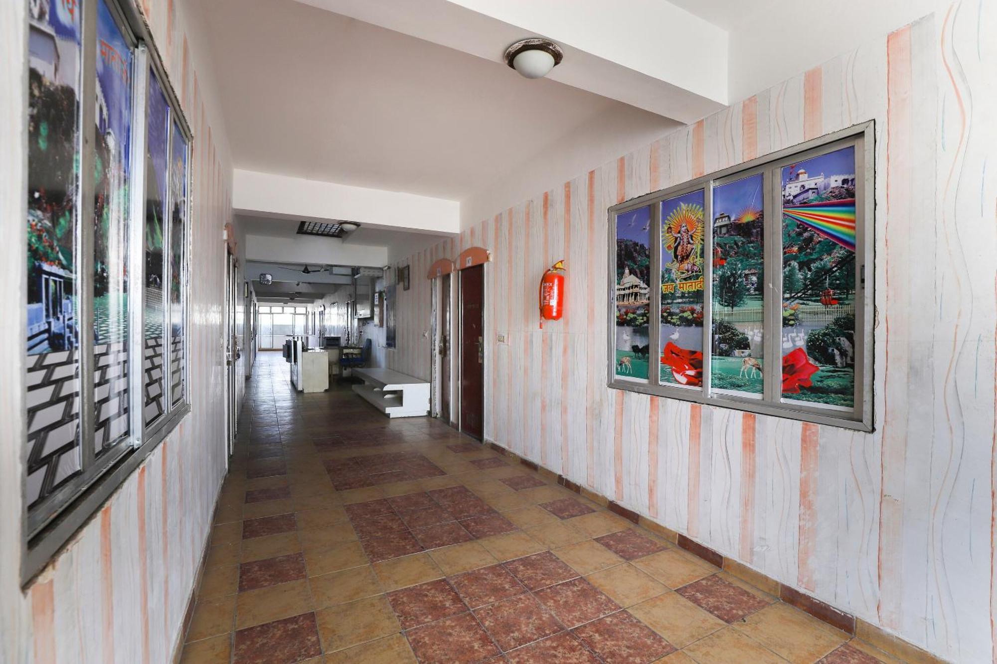 Spot On Hotel Shyam Inn Hālol Exterior foto